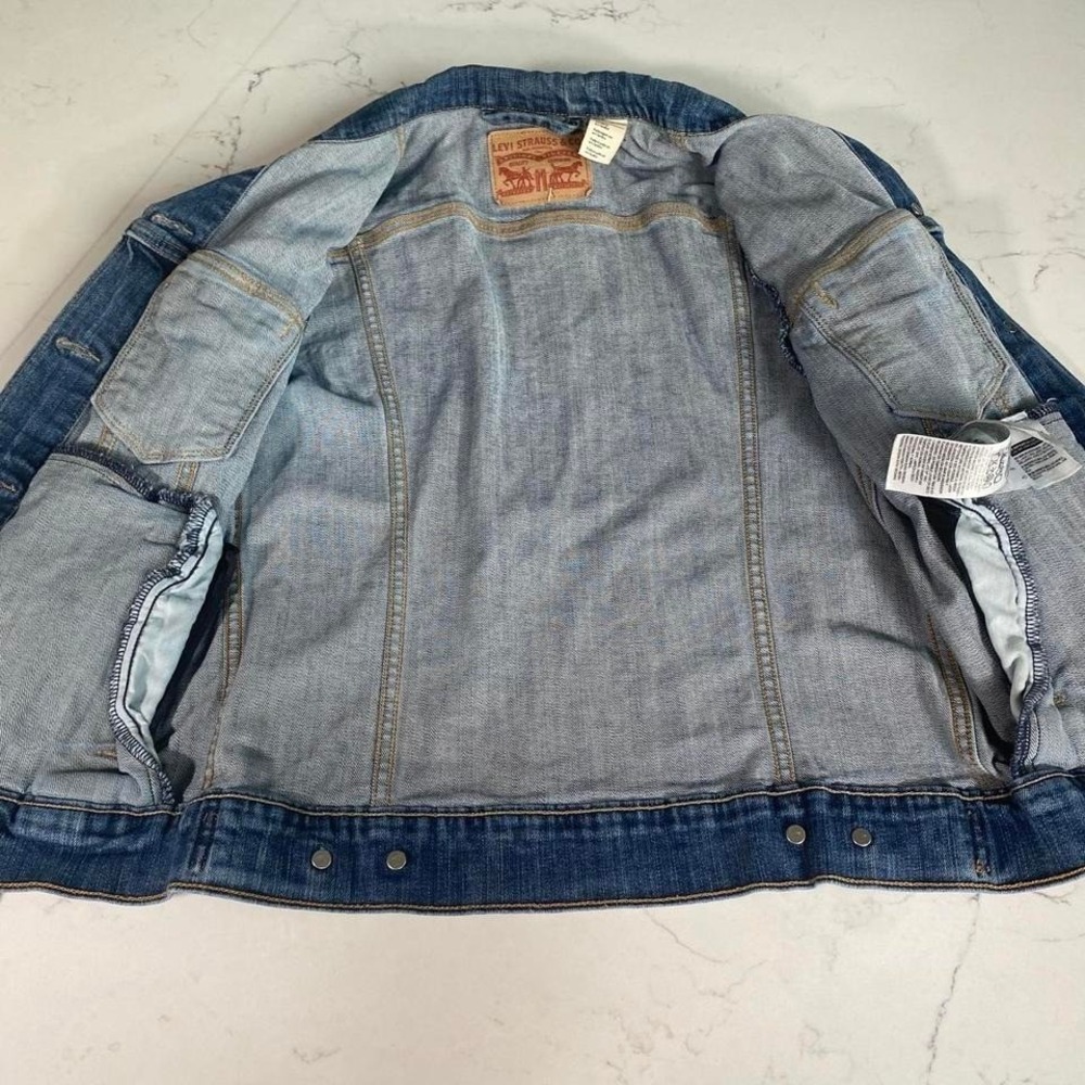 Levi's Trucker Denim Jacket Distressed Vintage Wash Women's Size small - Picture 3 of 8